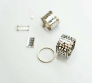 anello gucci oro bianco e diamanti riparato